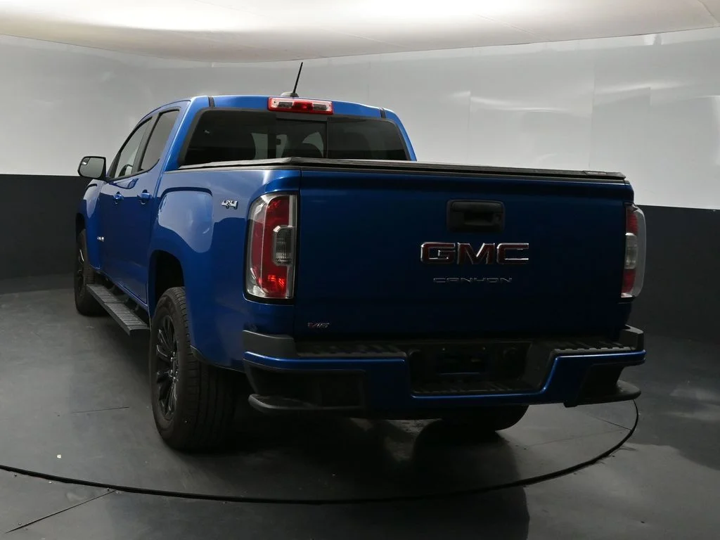 Used 2022 Blue Metallic GMC Elevation image 4