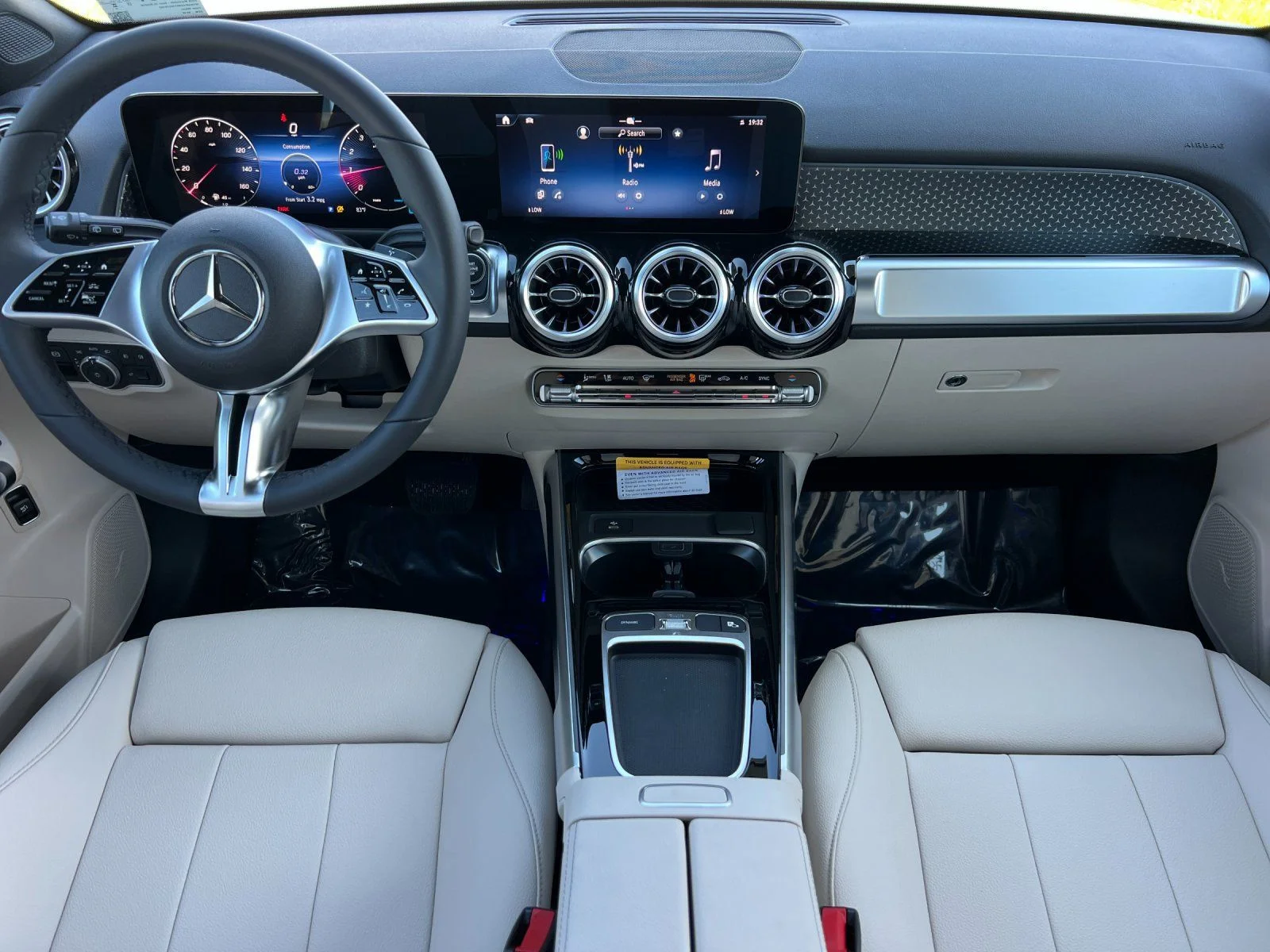 New 2026 White Mercedes-Benz GLB 250 image 3