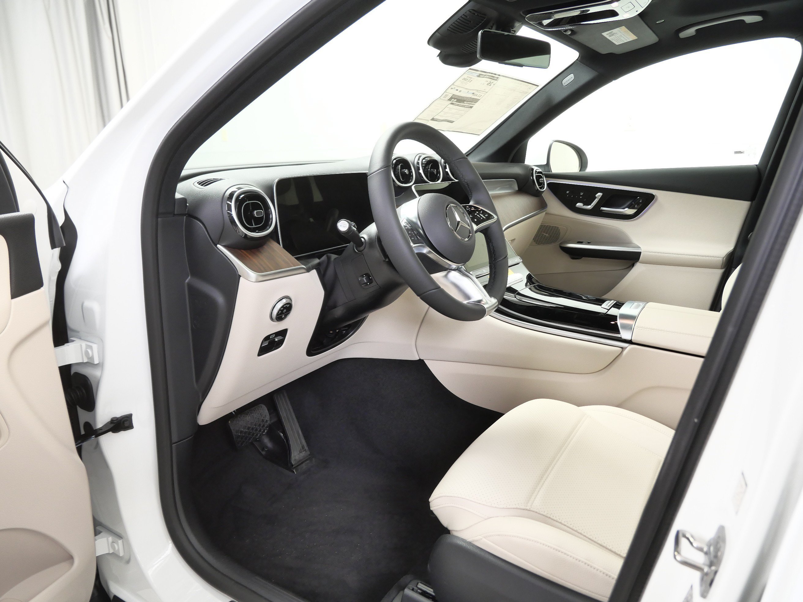 New 2026 Polar White Mercedes-Benz GLC 300 image 7