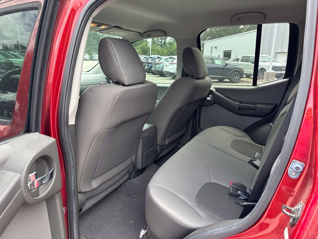 Used 2012 Red Nissan S image 7