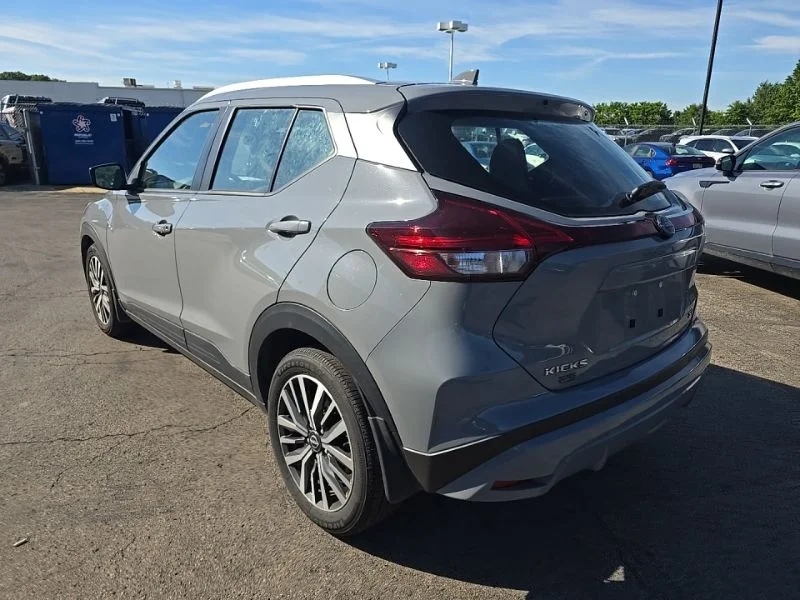 Used 2023 Gray Nissan SV image 5