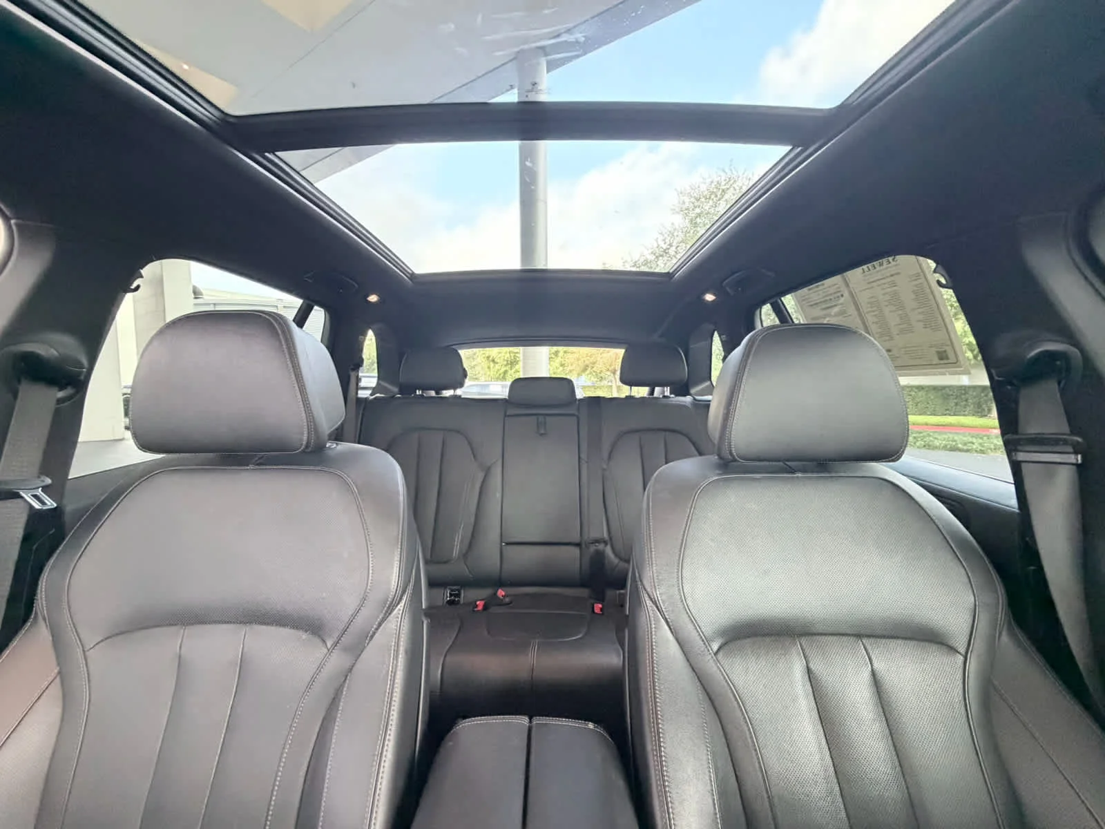 Used 2022  BMW sDrive40i image 14