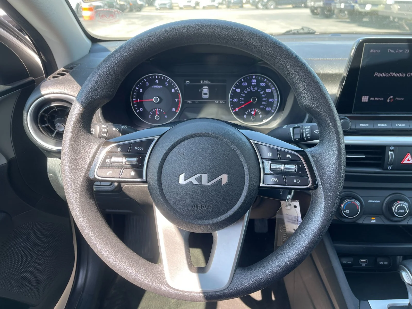 Used 2023 White Kia LXS image 23