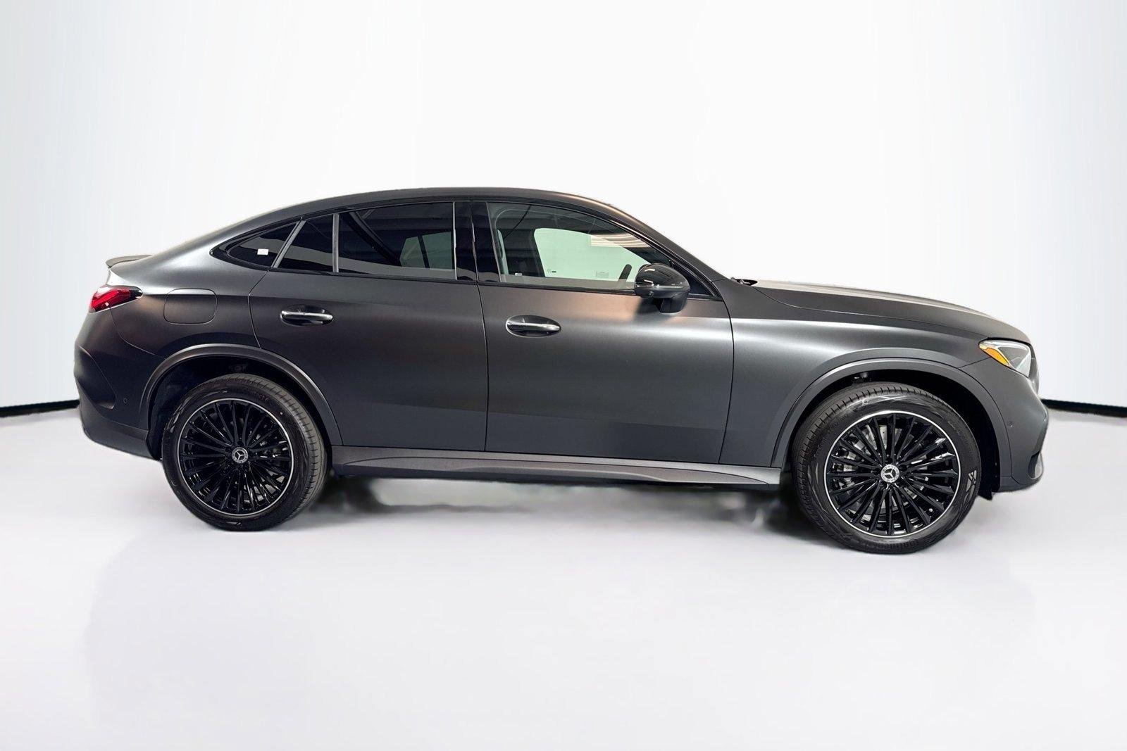 New 2026 Manufaktur Graphite Grey Magno Mercedes-Benz GLC 300 image 4