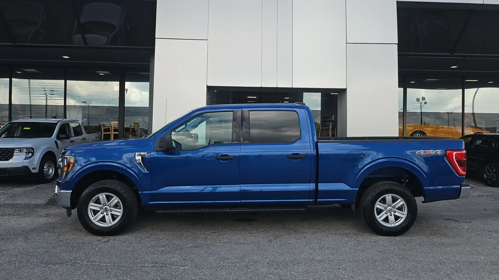 Used 2023 Blue Ford XLT image 2