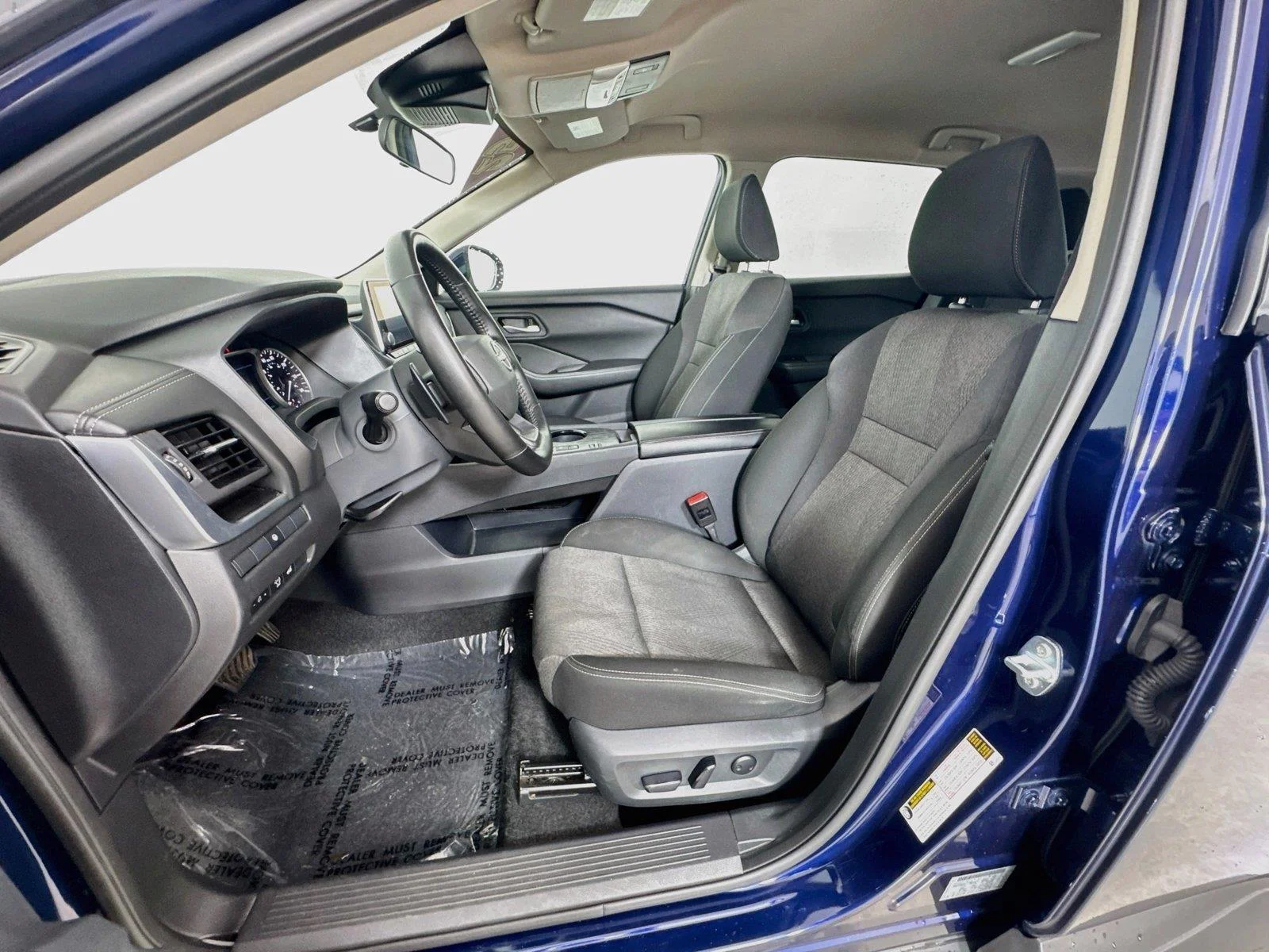 Used 2025 Deep Ocean Blue Pearl Nissan SV image 19