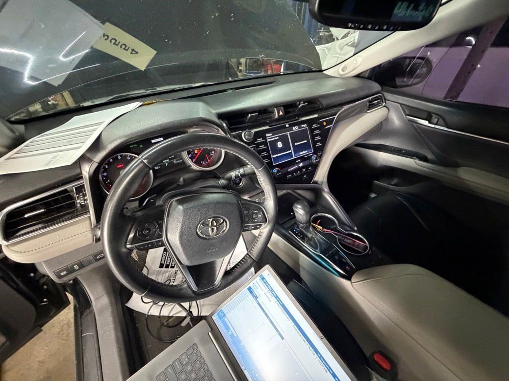 Used 2018 Midnight Black Metallic Toyota XSE V6 image 6