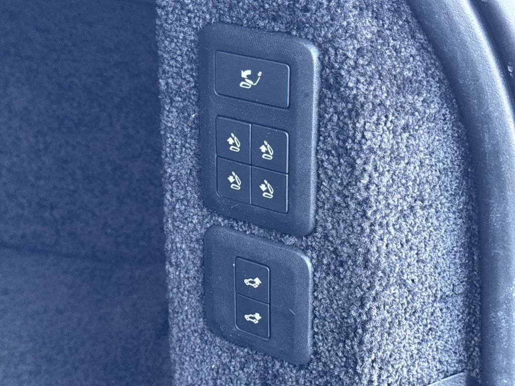 Used 2019 SVO PALETTE WHITE Land Rover SVAutobiography image 7