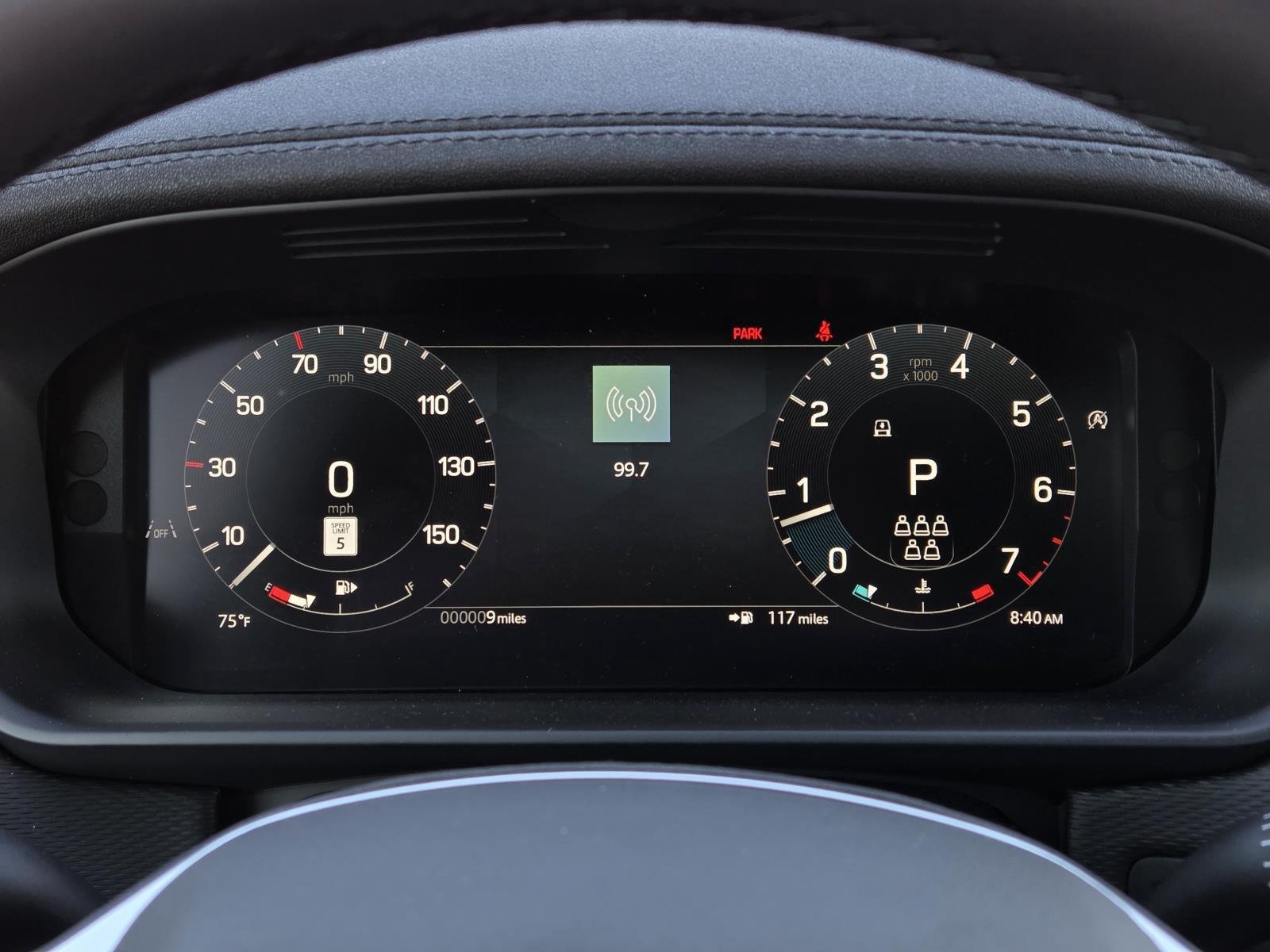 New 2026 Santorini Black Land Rover Dynamic SE image 17