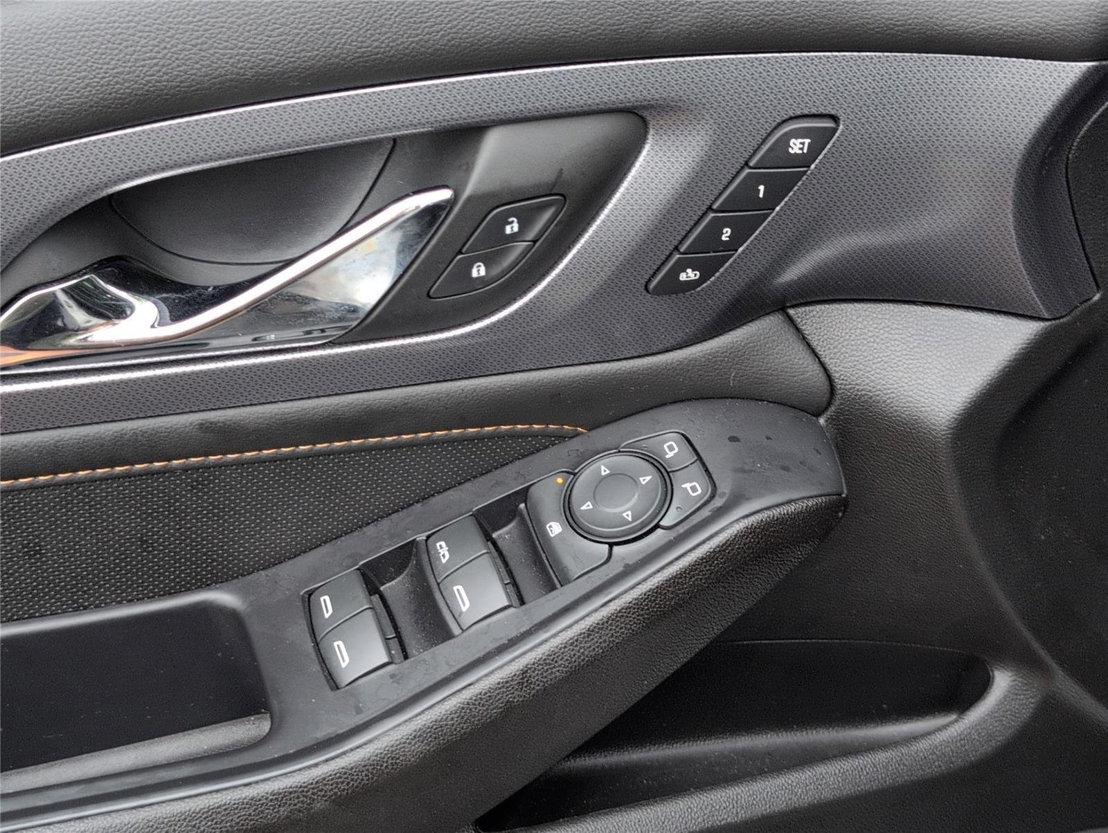 Used 2021 Iridescent Pearl Tricoat Chevrolet Premier image 17