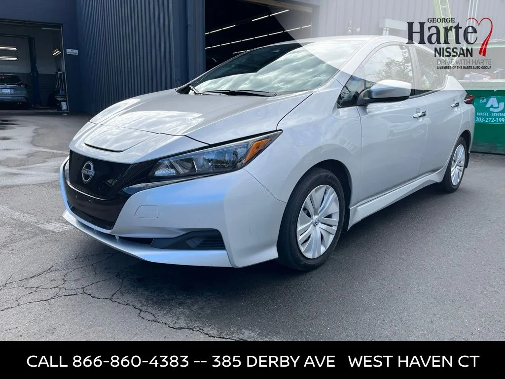 2023 Nissan Leaf S's photo