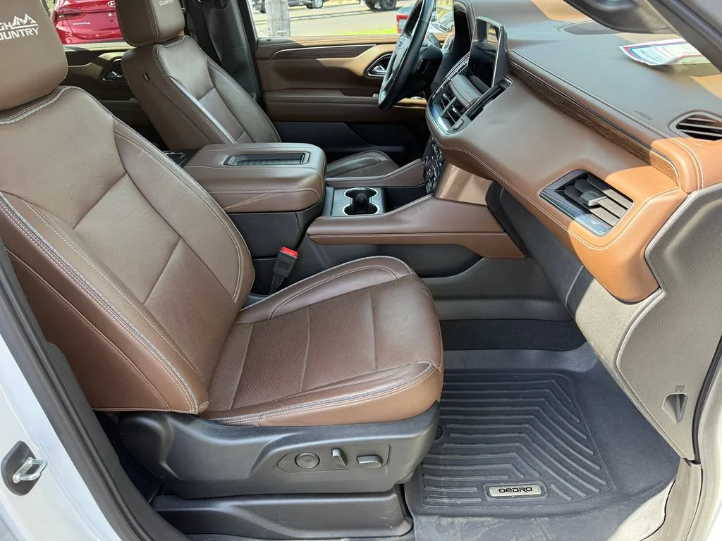 Used 2023 Iridescent Pearl Tricoat Chevrolet High Country image 16
