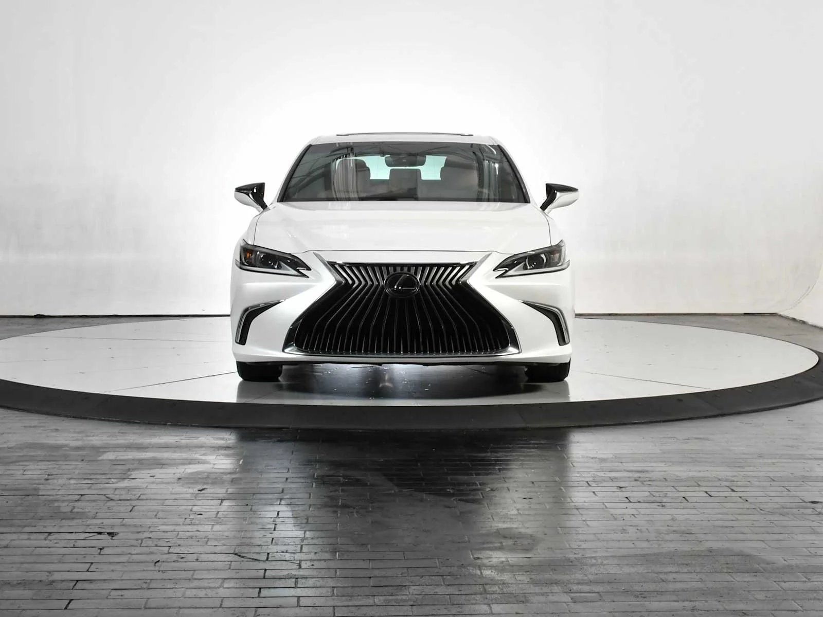 Used 2021 Eminent White Pearl Lexus  image 10