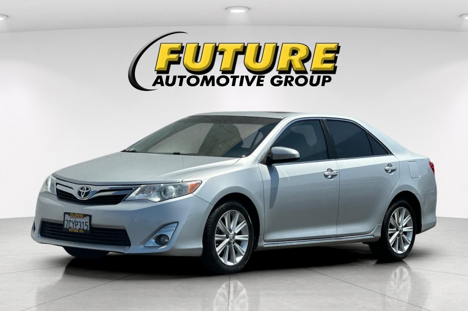 Used 2014 Silver Toyota XLE image 8