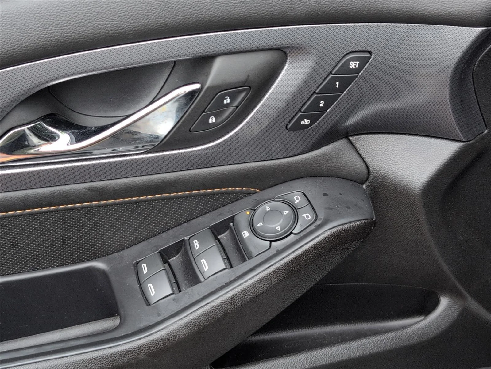 Used 2021 Iridescent Pearl Tricoat Chevrolet Premier image 17