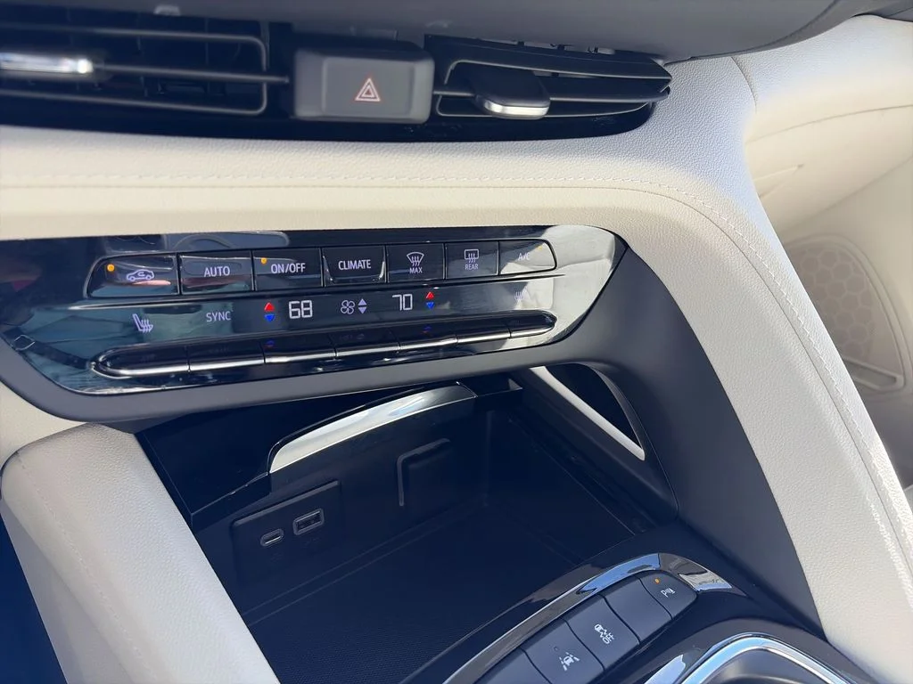 Used 2023 White Buick Essence image 18