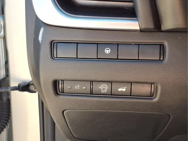 Used 2024  Nissan SV image 15