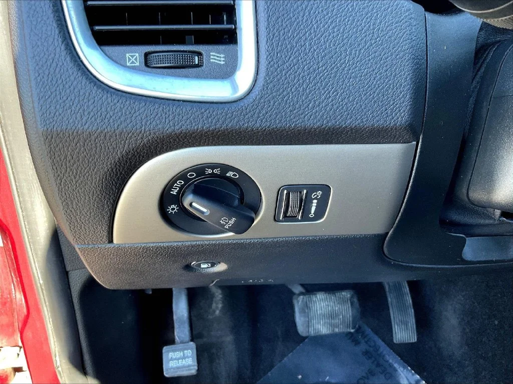 Used 2019 Redline 2 Coat Pearl Dodge SXT image 21
