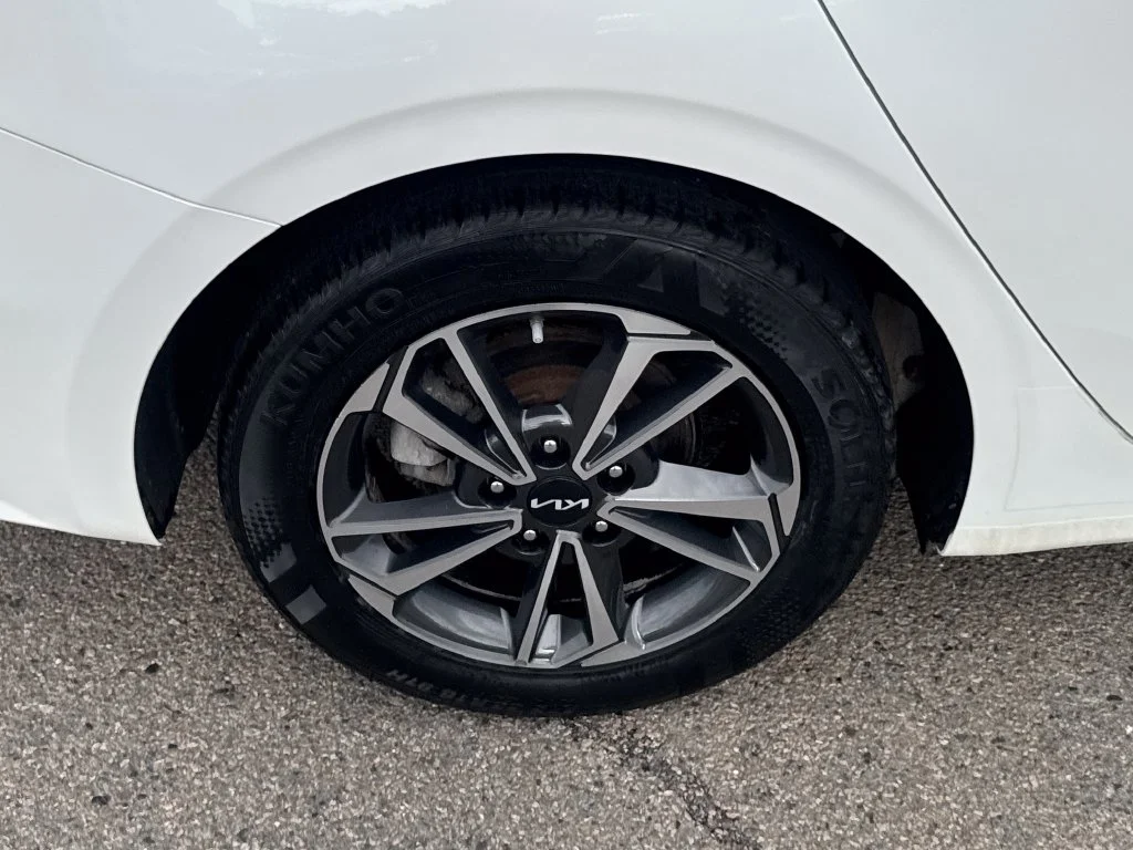 Used 2024 White Kia LXS image 40