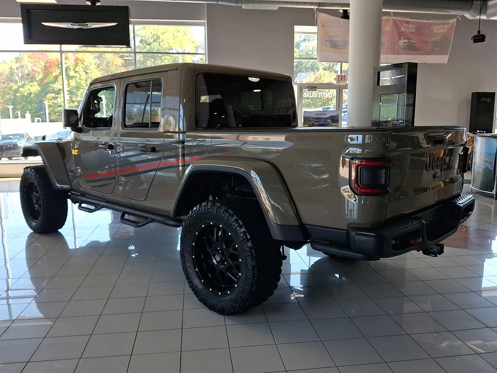 Used 2020 Green Jeep Rubicon image 7