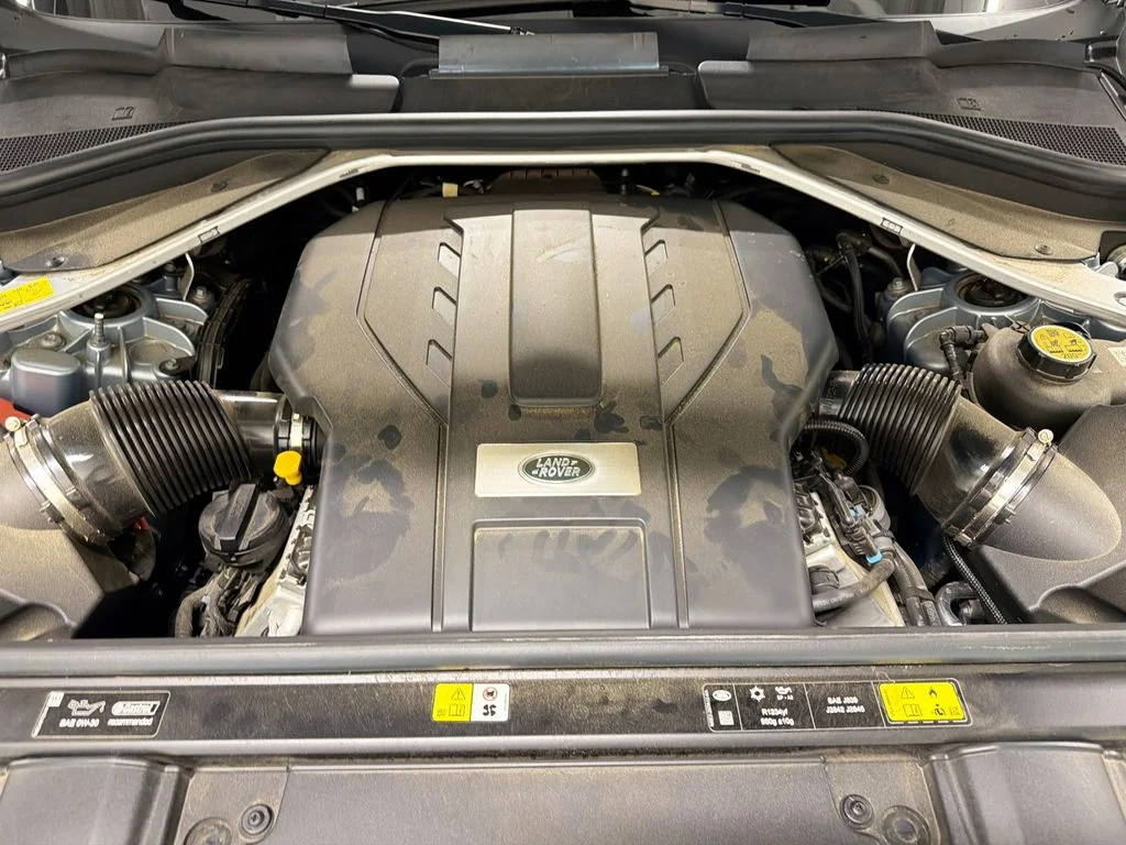Certified Used 2023 Ionian Silver SV Bespoke Ultra Metallic Satin Land Rover Autobiography image 34