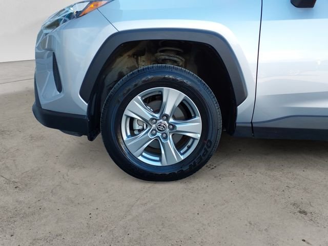 2025 Toyota RAV4 XLE - Photo 14