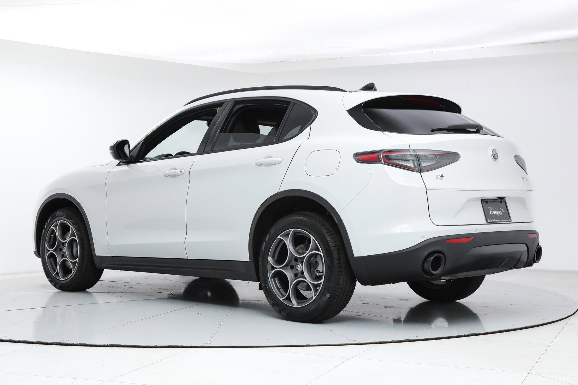 2025 Alfa Romeo Stelvio Base - Photo 3