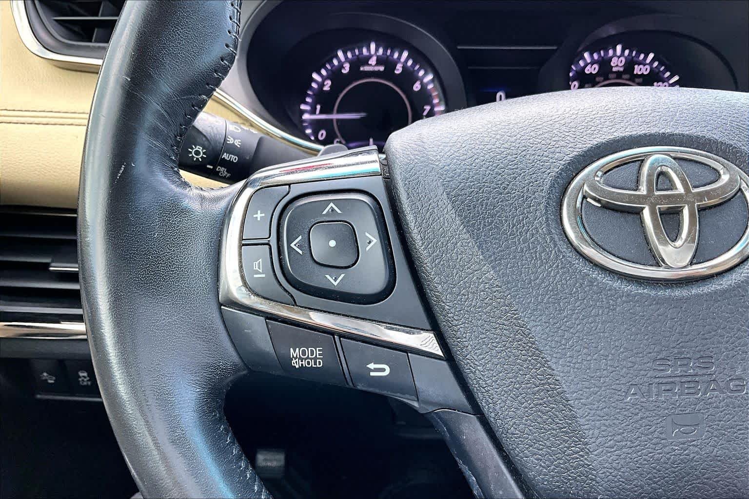 Used 2018 Creme Brulee Mica Toyota Limited image 24