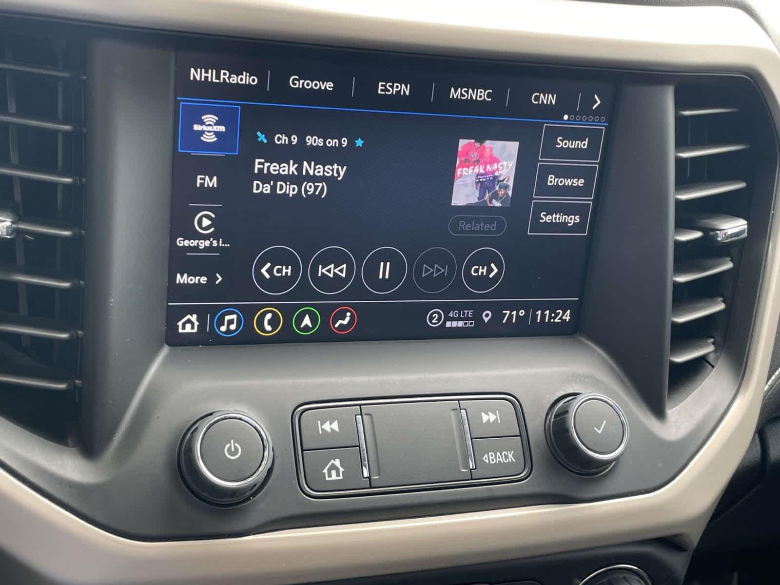 Used 2023 WHITE FROST TRICOAT GMC Denali image 31