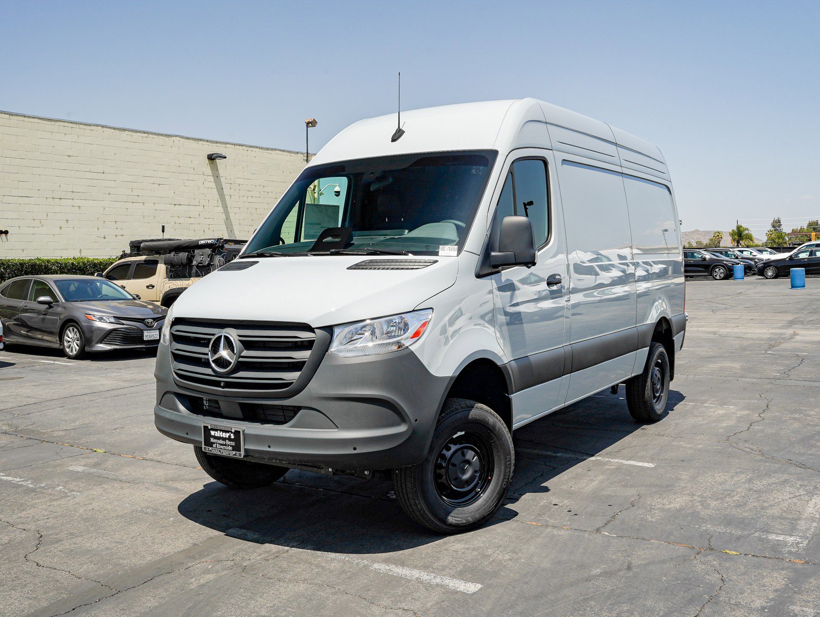 2025 Mercedes-Benz Sprinter 2500 144 WB HO Standard Roof 4x4's photo