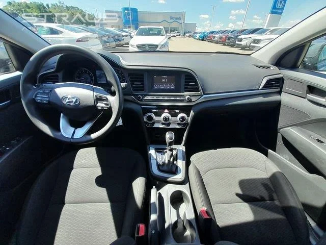 Used 2019 Machine Gray Hyundai SE image 38