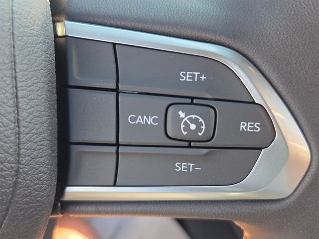 New 2026 Diamond Black Crystal Pearlcoat Jeep Latitude image 24