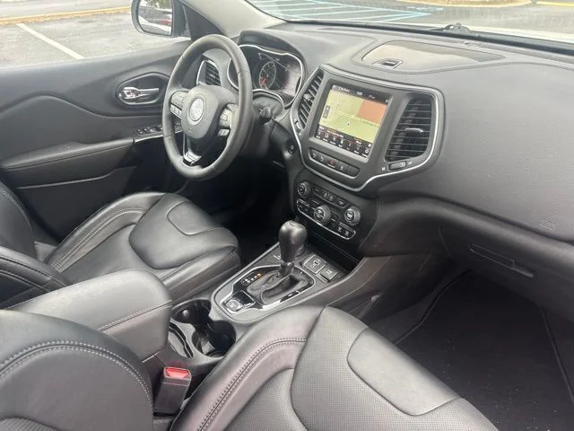 Used 2023 White Jeep Altitude image 26
