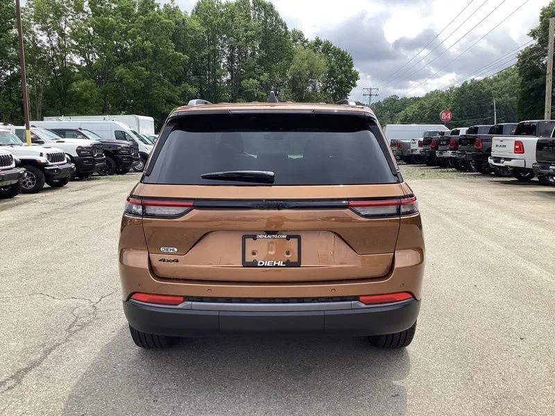 New 2026 Copper Shino Metallic Clear-Coat Exterior Paint Jeep Limited image 6