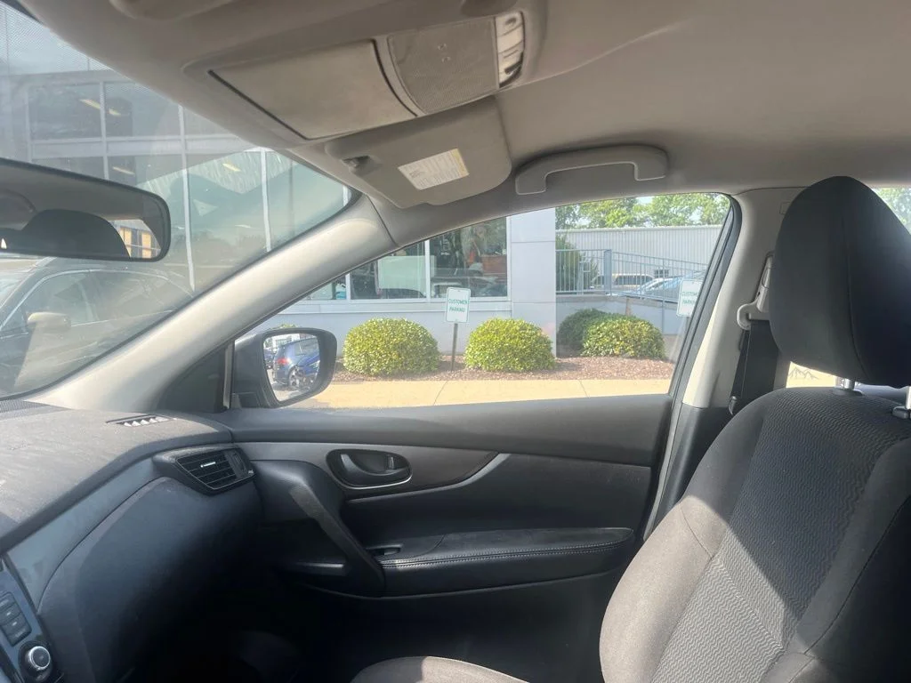 Used 2019 Gray Nissan S image 11
