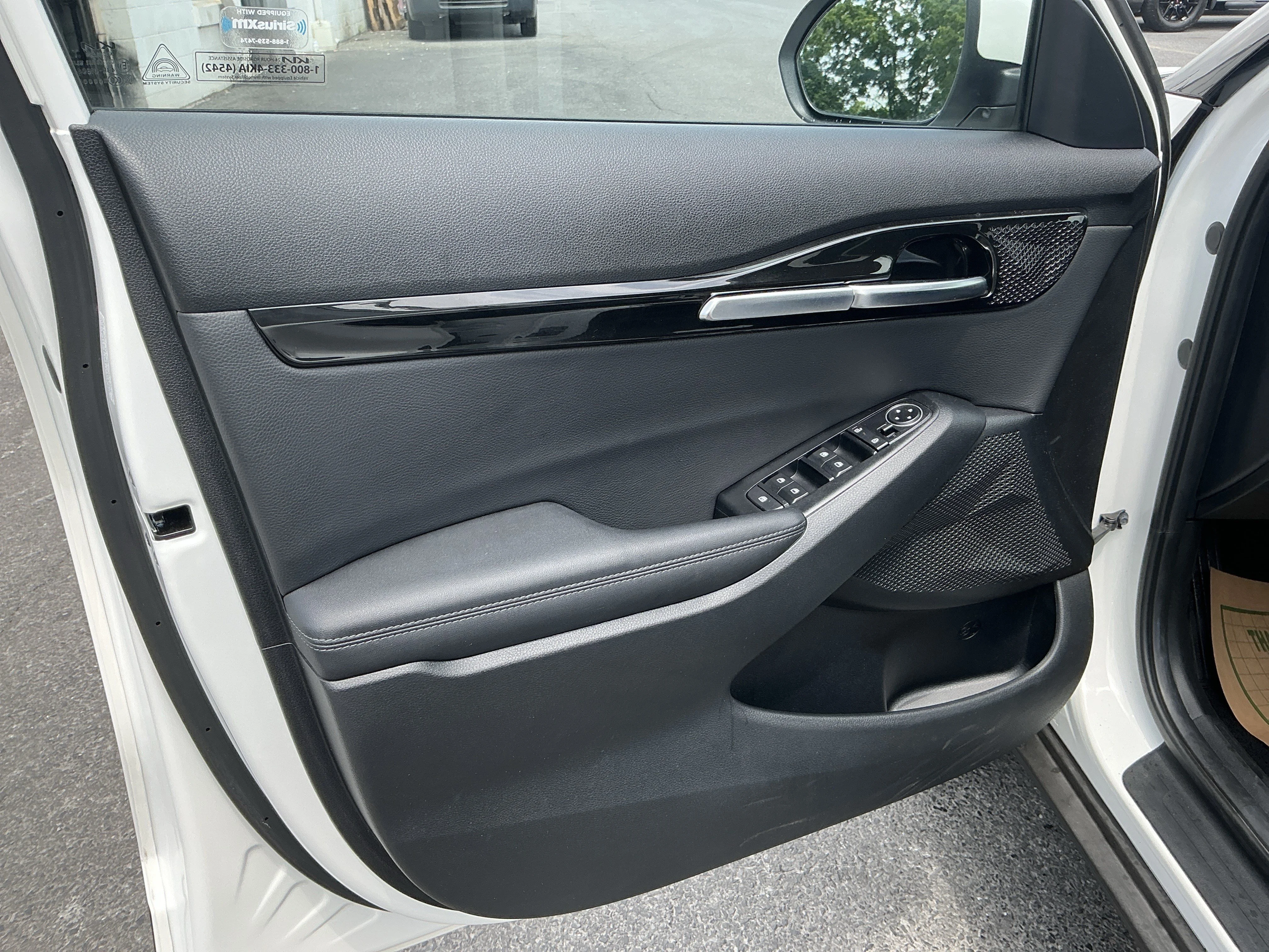 Used 2024 Snow White Pearl Kia X-Line image 13