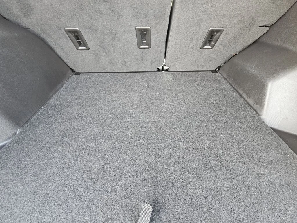 Used 2024 Silver GMC AT4 image 32