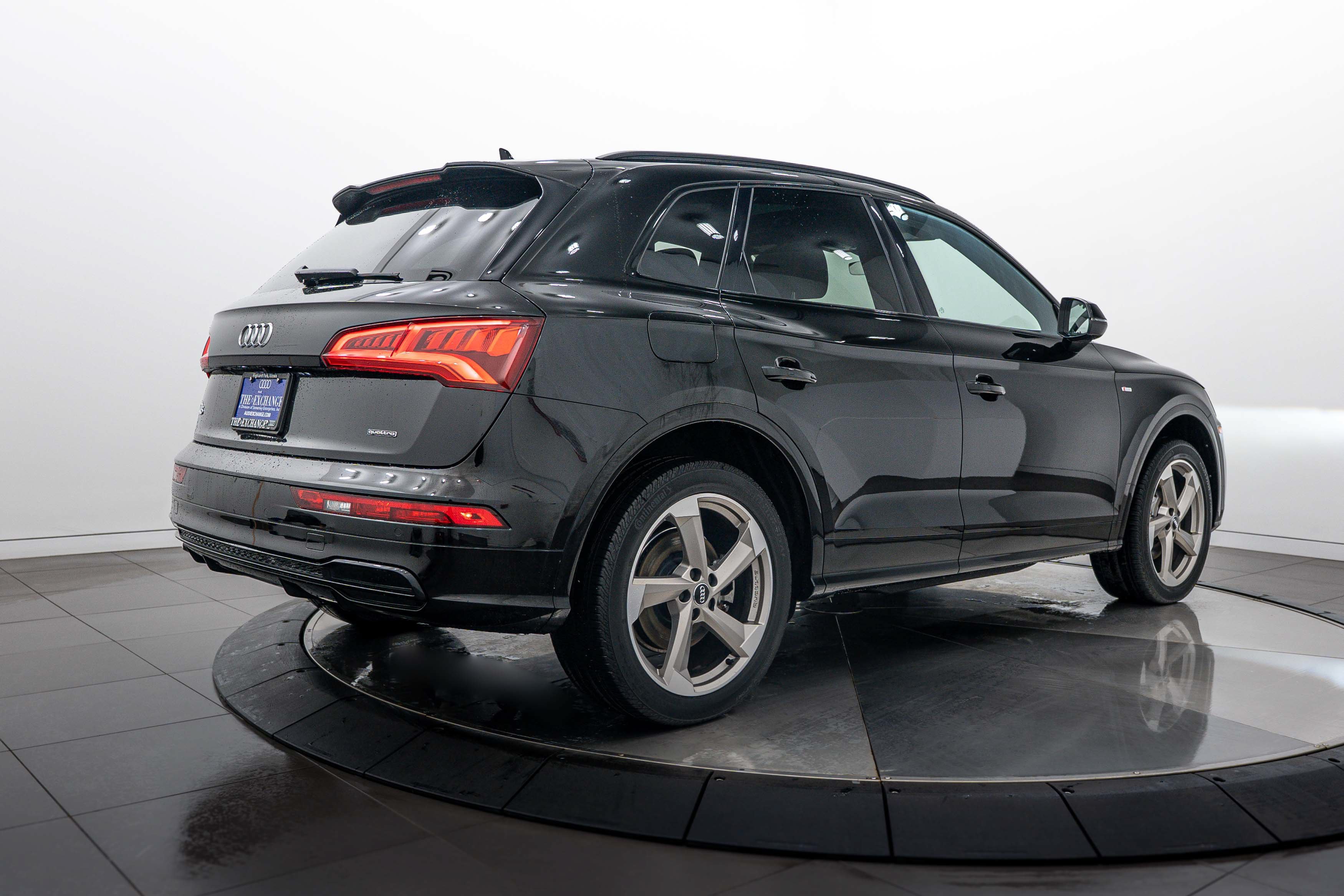 Used 2020 Mythos Black Metallic Audi Titanium Premium Plus image 4