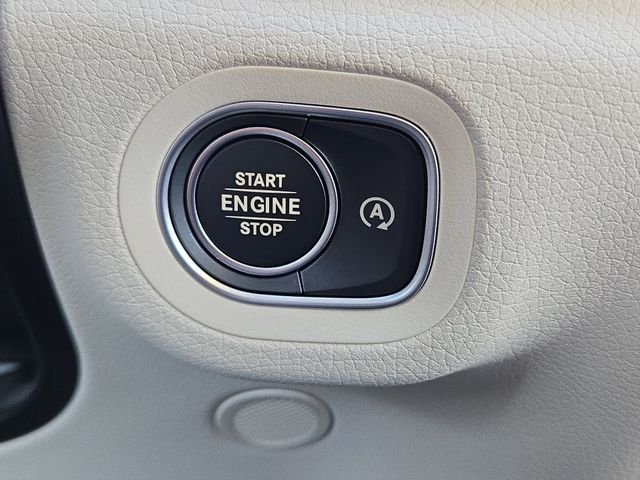 New 2026 MANUFAKTUR Moonlight White Metallic Mercedes-Benz GLS450 image 10