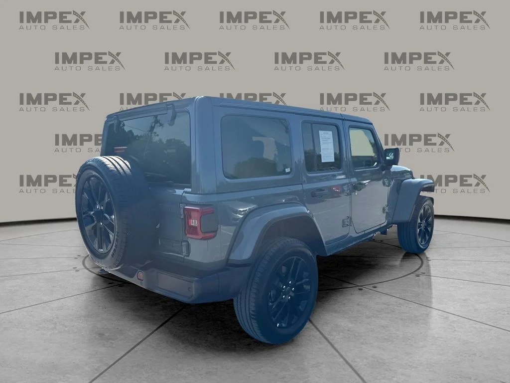 Used 2025 Gray Jeep Sahara 4xe image 3