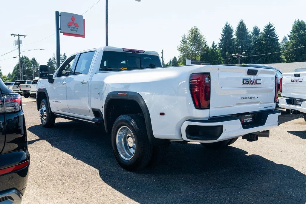 Used 2025 White GMC Denali image 22