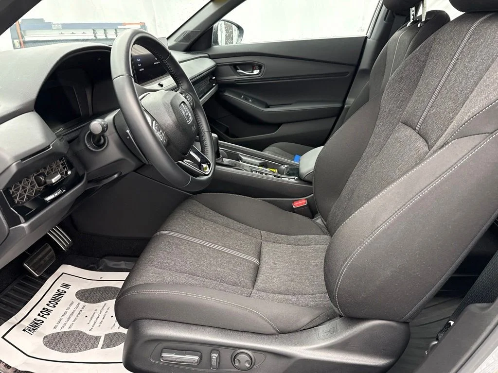 Used 2025  Honda Sport image 17