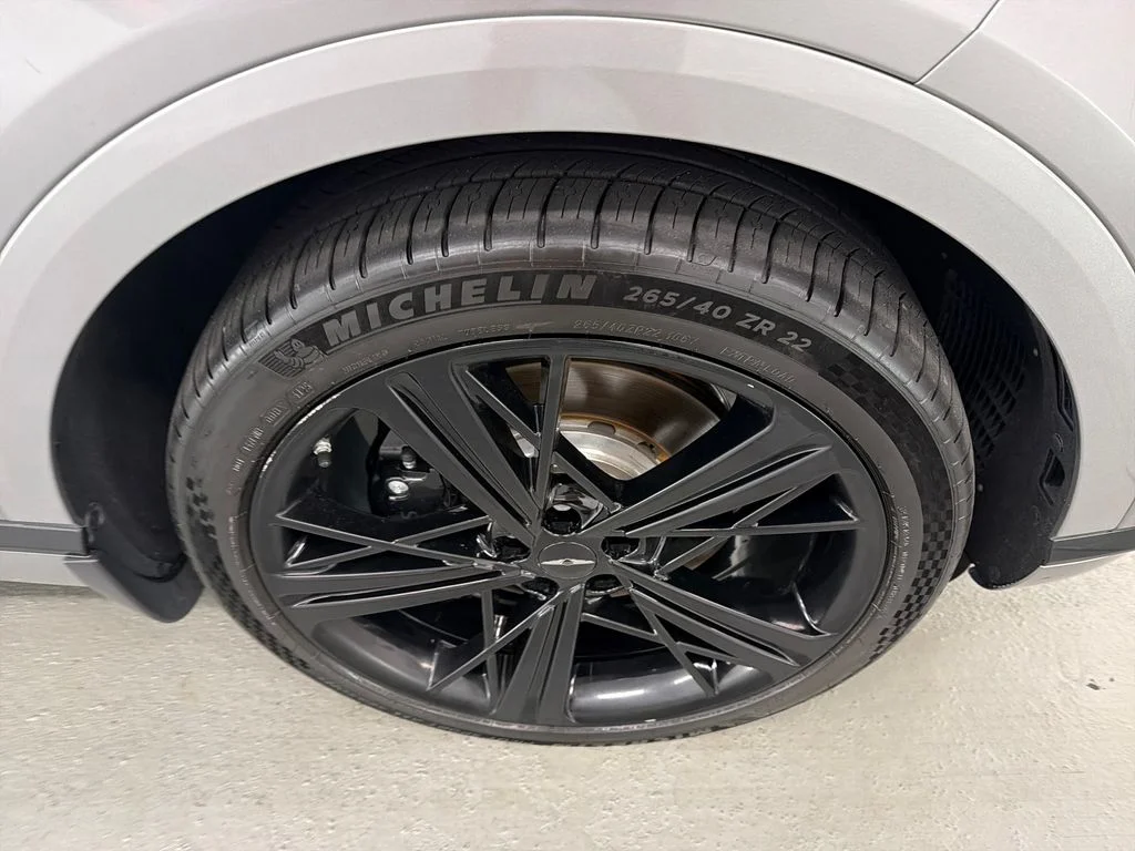 Used 2025 Silver Genesis 3.5T e-SC image 4