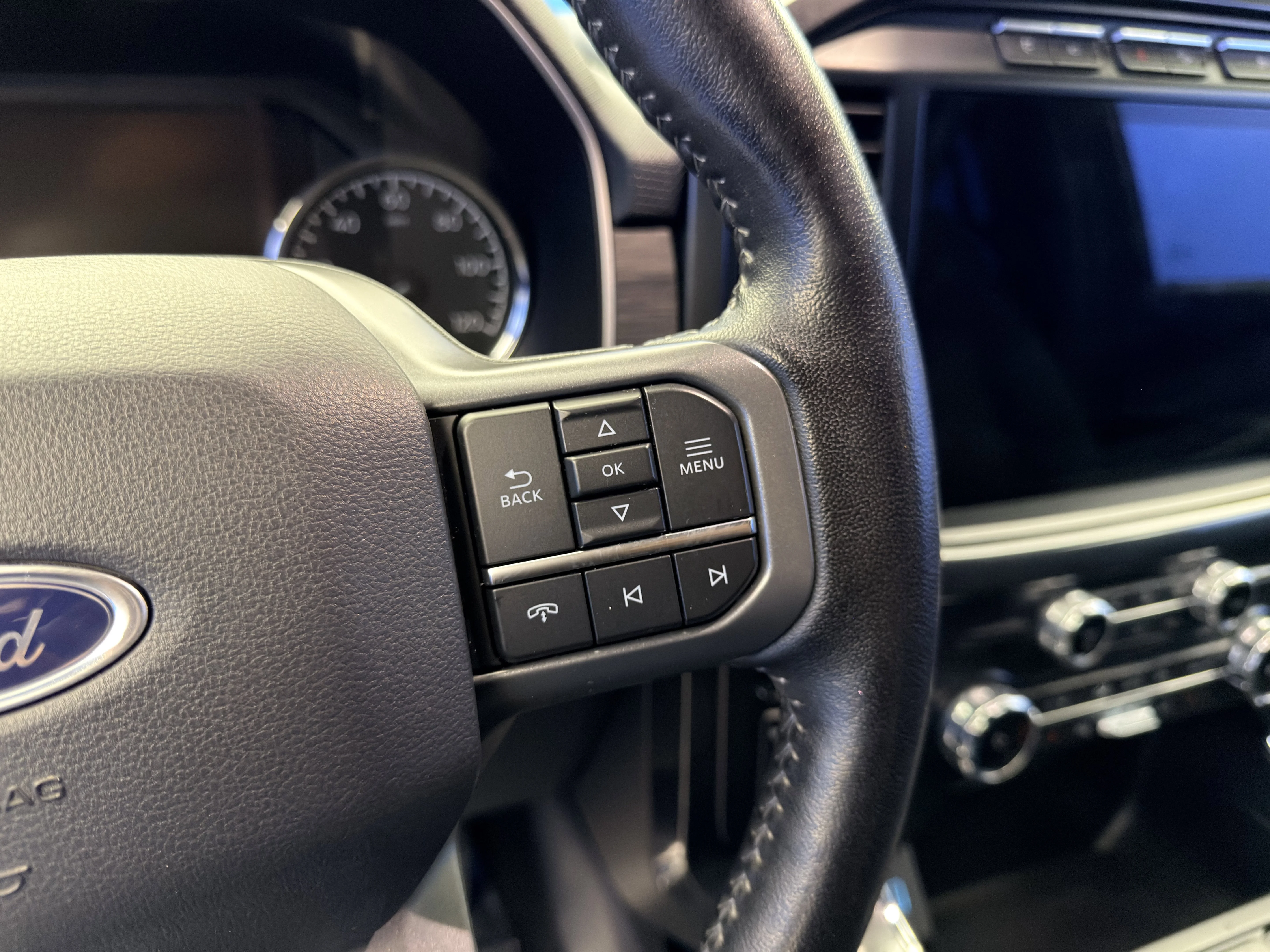 Used 2022 Rapid Red Metallic Tinted Clearcoat Ford XLT image 17