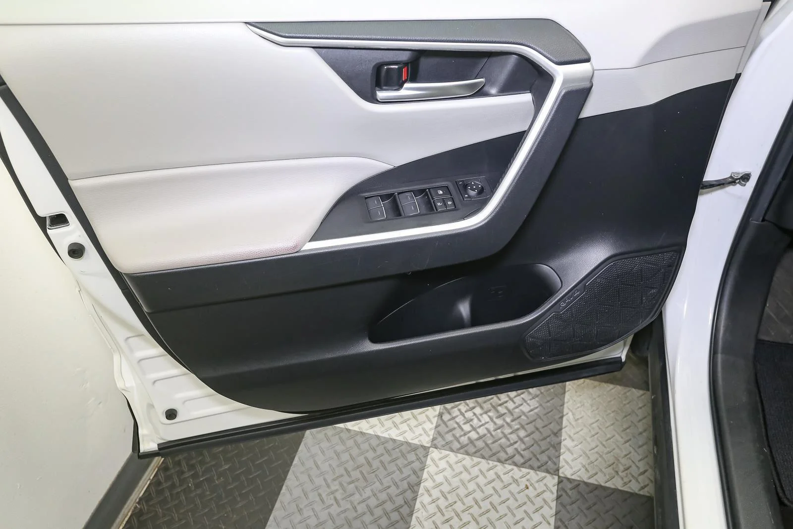 Certified Used 2023 Ice Cap Toyota XLE image 44