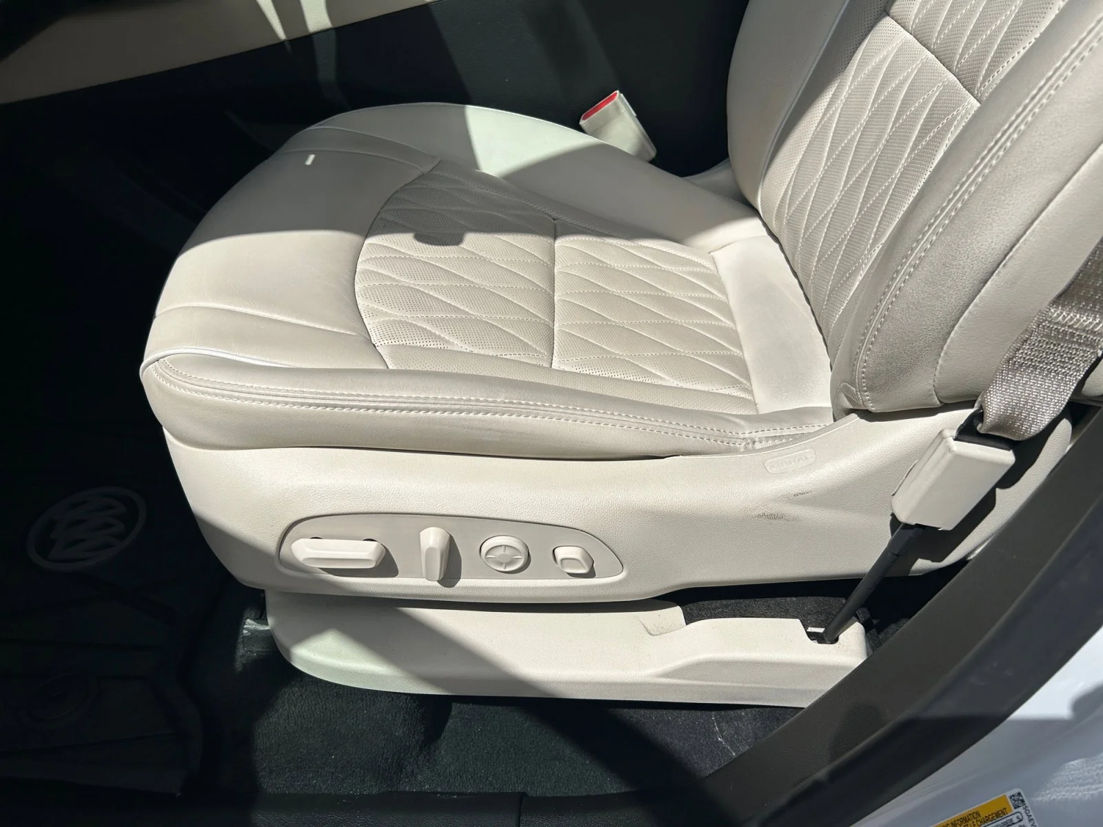 Used 2023 White Buick Avenir AWD image 15