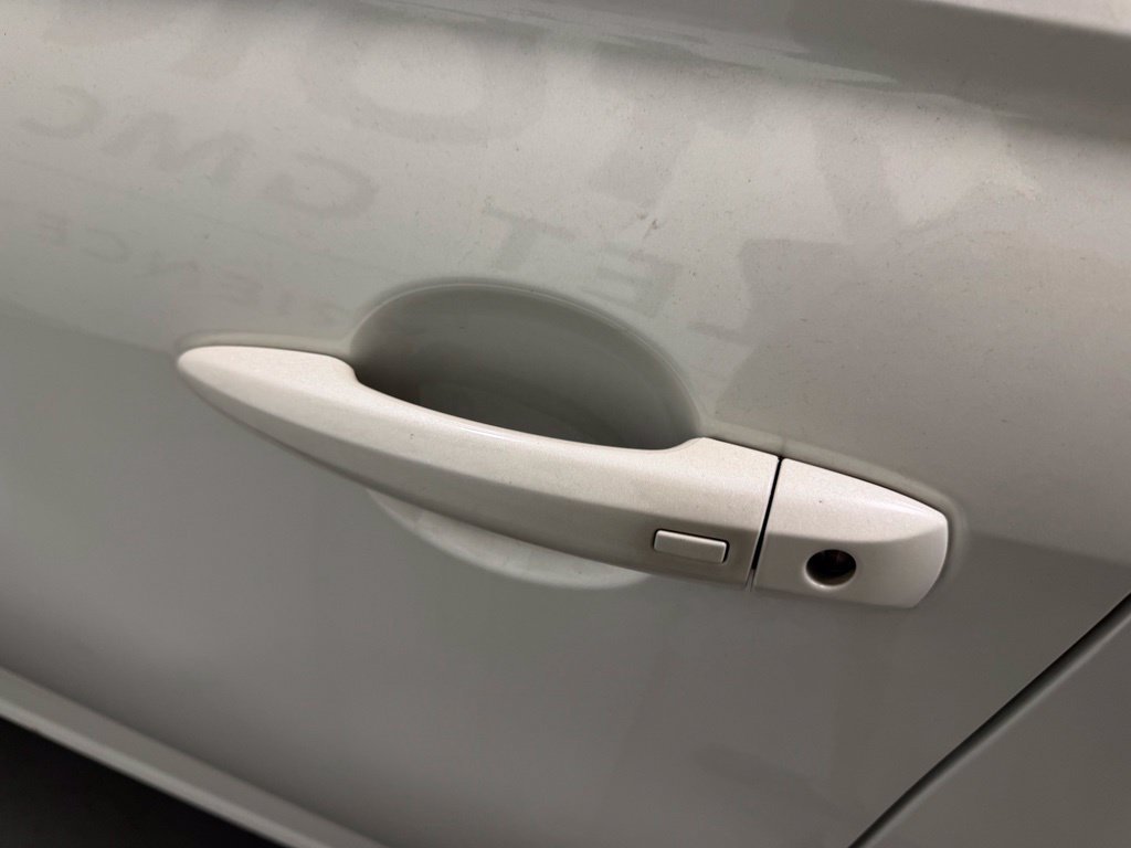 Used 2023 White Nissan 2.5 SR image 4