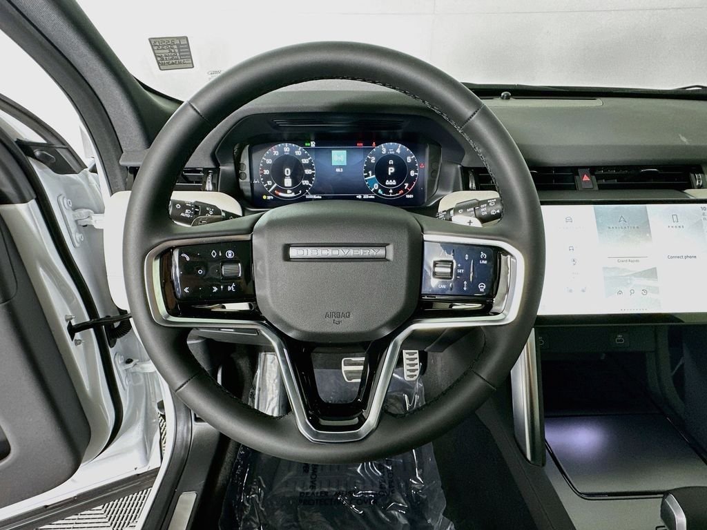 Used 2025  Land Rover SE image 12