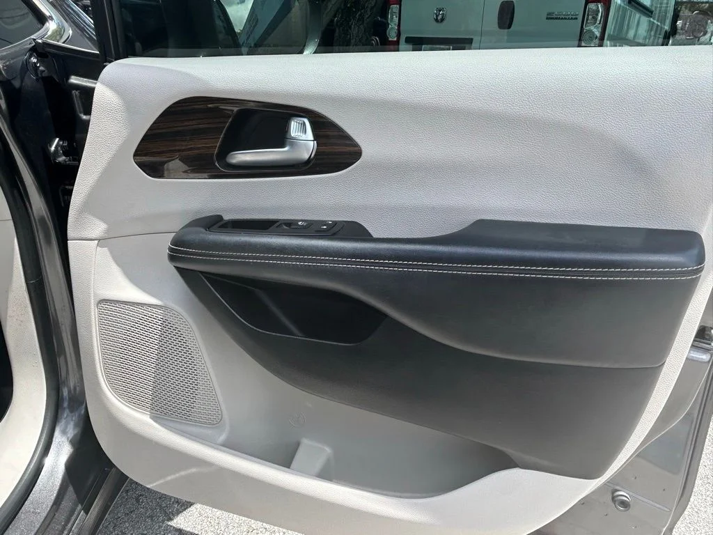 Used 2021 Gray Chrysler Limited image 31