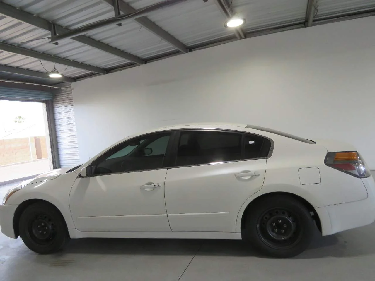 Used 2010 Winter Frost Nissan 2.5 S image 8